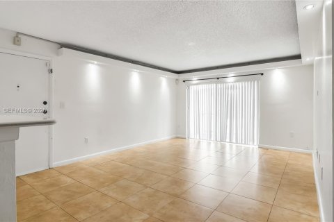 Copropriété à vendre à Miami Lakes, Floride: 1 chambre, 62.43 m2 № 2074751 - photo 21