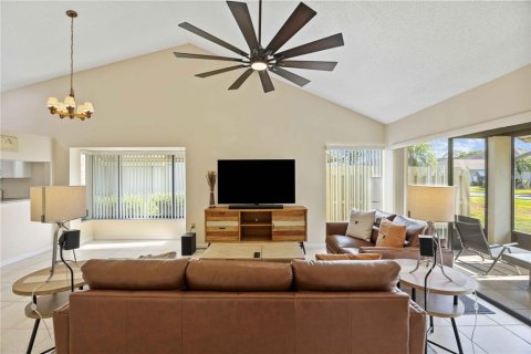 Villa ou maison à louer à Sarasota, Floride: 2 chambres, 100.33 m2 № 2109642 - photo 9