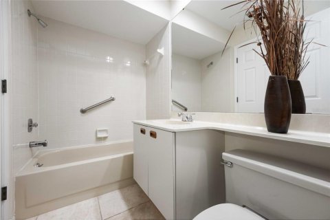 Villa ou maison à louer à Sarasota, Floride: 2 chambres, 100.33 m2 № 2109642 - photo 30