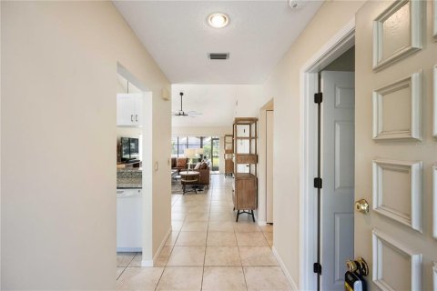 Villa ou maison à louer à Sarasota, Floride: 2 chambres, 100.33 m2 № 2109642 - photo 5