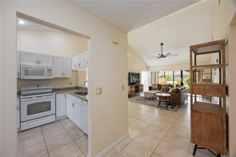 Villa ou maison à louer à Sarasota, Floride: 2 chambres, 100.33 m2 № 2109642 - photo 13