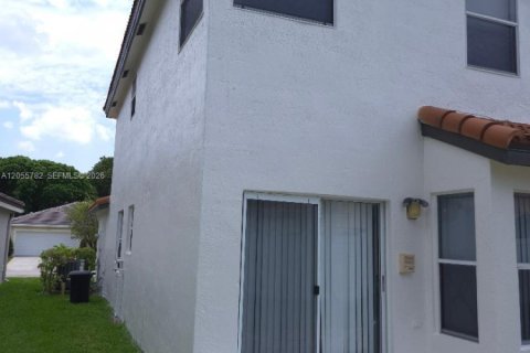 Villa ou maison à louer à Pembroke Pines, Floride: 4 chambres, 205.59 m2 № 2168372 - photo 6