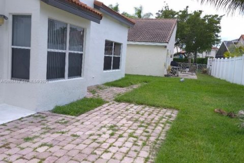 Villa ou maison à louer à Pembroke Pines, Floride: 4 chambres, 205.59 m2 № 2168372 - photo 7
