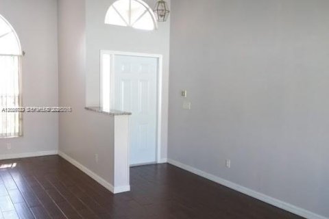 Villa ou maison à louer à Pembroke Pines, Floride: 4 chambres, 205.59 m2 № 2168372 - photo 3