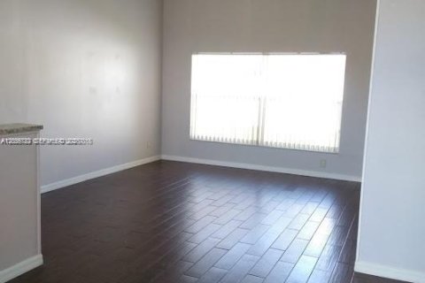 Villa ou maison à louer à Pembroke Pines, Floride: 4 chambres, 205.59 m2 № 2168372 - photo 4