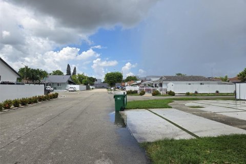 Villa ou maison à Hialeah Gardens, Floride 3 chambres, 108.7 m2 № 2372325