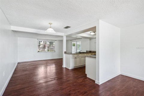 Casa en venta en Port Richey, Florida, 2 dormitorios, 97.64 m2 № 1909093 - foto 6