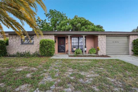 Casa en venta en Port Richey, Florida, 2 dormitorios, 97.64 m2 № 1909093 - foto 1