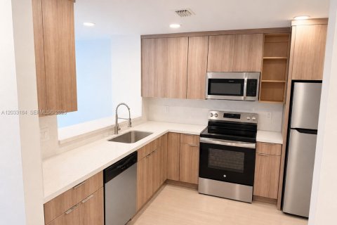 Condominio en alquiler en Coral Springs, Florida, 2 dormitorios, 104.61 m2 № 2087593 - foto 4