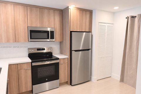 Condominio en alquiler en Coral Springs, Florida, 2 dormitorios, 104.61 m2 № 2087593 - foto 3