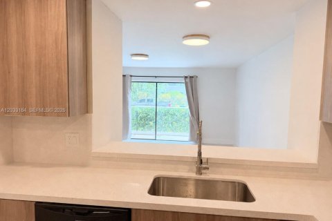 Condominio en alquiler en Coral Springs, Florida, 2 dormitorios, 104.61 m2 № 2087593 - foto 7