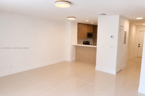 Condominio en alquiler en Coral Springs, Florida, 2 dormitorios, 104.61 m2 № 2087593 - foto 6