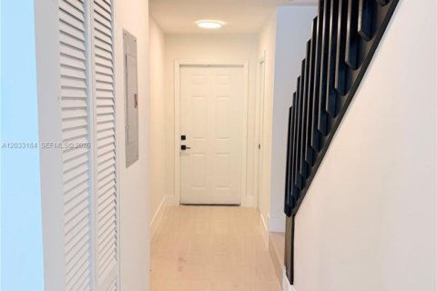 Condominio en alquiler en Coral Springs, Florida, 2 dormitorios, 104.61 m2 № 2087593 - foto 9