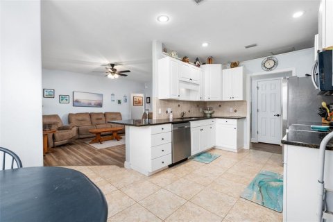 House in Newberry, Florida 4 bedrooms, 170.75 sq.m. № 1843809 - photo 11