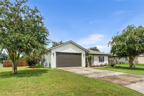 House in Newberry, Florida 4 bedrooms, 170.75 sq.m. № 1843809 - photo 1