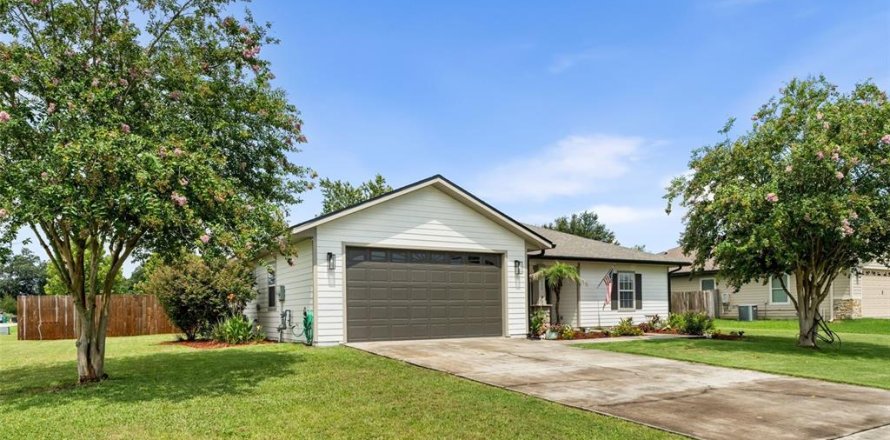 House in Newberry, Florida 4 bedrooms, 170.75 sq.m. № 1843809