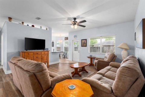 House in Newberry, Florida 4 bedrooms, 170.75 sq.m. № 1843809 - photo 18
