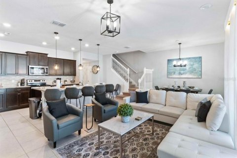 Touwnhouse à vendre à Davenport, Floride: 5 chambres, 212.1 m2 № 2125960 - photo 6