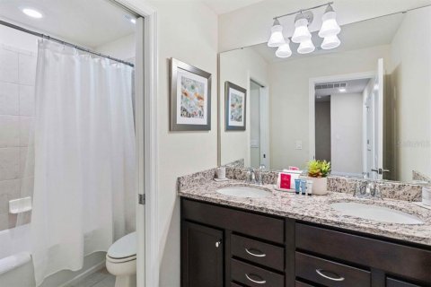 Touwnhouse à vendre à Davenport, Floride: 5 chambres, 212.1 m2 № 2125960 - photo 9