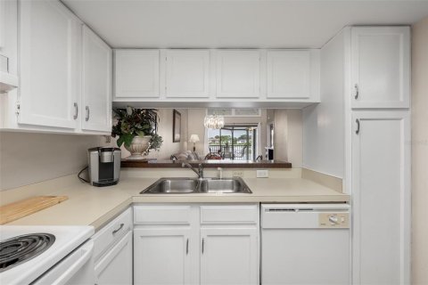 Condo in Oldsmar, Florida, 2 bedrooms  № 2395850 - photo 10