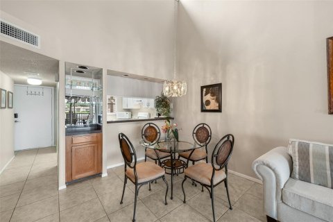 Condo in Oldsmar, Florida, 2 bedrooms  № 2395850 - photo 6