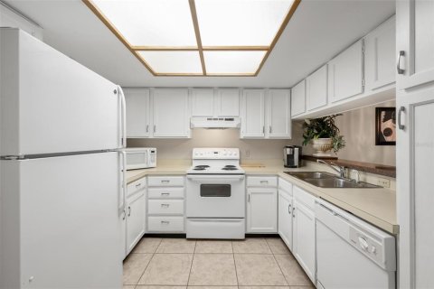 Condo in Oldsmar, Florida, 2 bedrooms  № 2395850 - photo 8