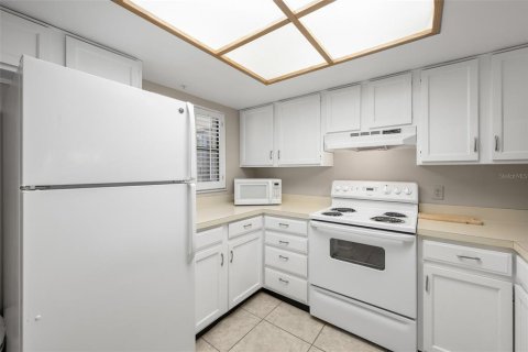 Condo in Oldsmar, Florida, 2 bedrooms  № 2395850 - photo 9