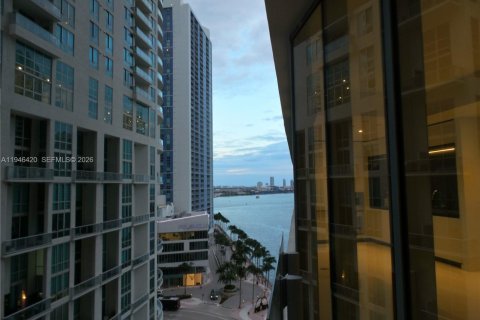 Condo in Miami, Florida, 1 bedroom  № 2002763 - photo 2