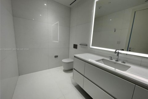 Condo in Miami, Florida, 1 bedroom  № 2002763 - photo 16