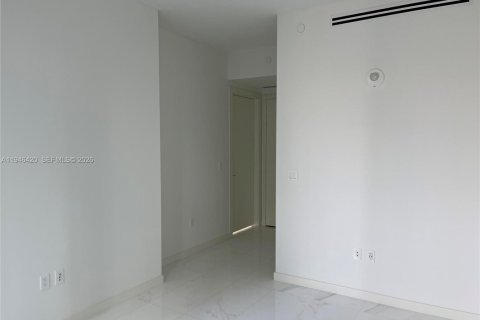 Condo in Miami, Florida, 1 bedroom  № 2002763 - photo 11