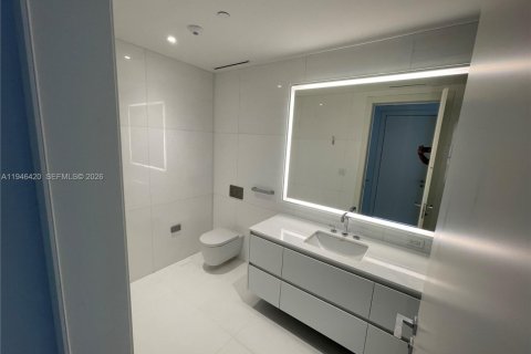 Condo in Miami, Florida, 1 bedroom  № 2002763 - photo 13