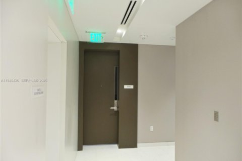 Condo in Miami, Florida, 1 bedroom  № 2002763 - photo 4