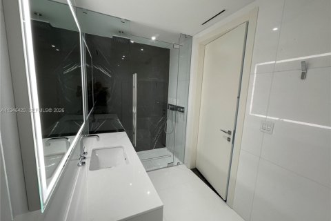 Condo in Miami, Florida, 1 bedroom  № 2002763 - photo 15