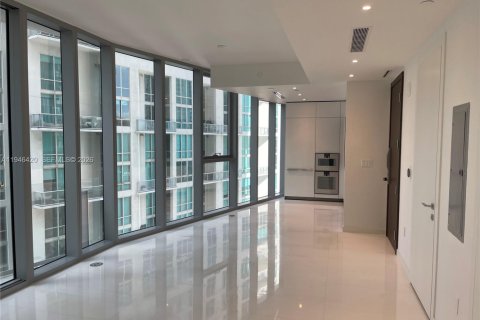Condo in Miami, Florida, 1 bedroom  № 2002763 - photo 5