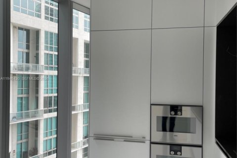 Condo in Miami, Florida, 1 bedroom  № 2002763 - photo 24
