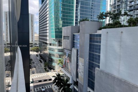 Condo in Miami, Florida, 1 bedroom  № 2002763 - photo 9