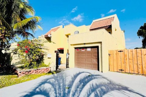 Townhouse in Lauderhill, Florida 3 bedrooms, 190.45 sq.m. № 1713232 - photo 19