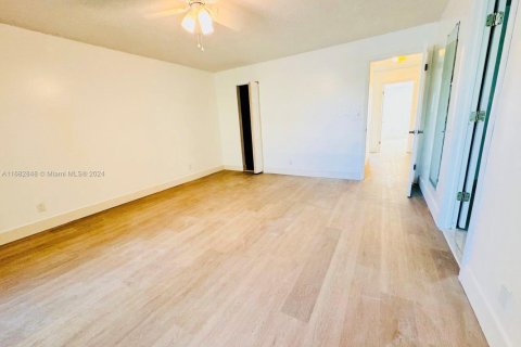 Townhouse in Lauderhill, Florida 3 bedrooms, 190.45 sq.m. № 1713232 - photo 15