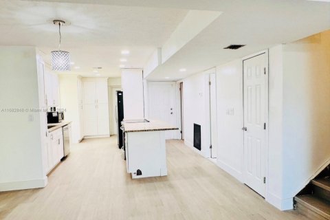 Townhouse in Lauderhill, Florida 3 bedrooms, 190.45 sq.m. № 1713232 - photo 8