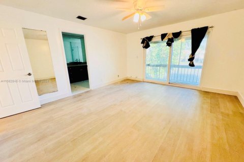 Townhouse in Lauderhill, Florida 3 bedrooms, 190.45 sq.m. № 1713232 - photo 12