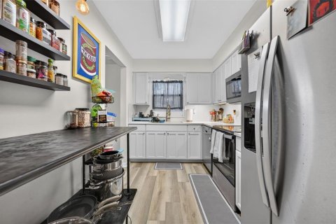 Immobilier commercial à vendre à Orlando, Floride: 4 chambres, 206.8 m2 № 2388946 - photo 9