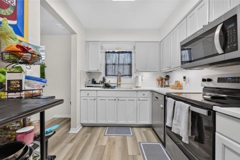 Immobilier commercial à vendre à Orlando, Floride: 4 chambres, 206.8 m2 № 2388946 - photo 11