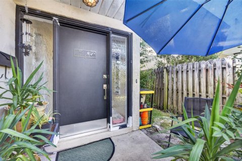 Immobilier commercial à vendre à Orlando, Floride: 4 chambres, 206.8 m2 № 2388946 - photo 2