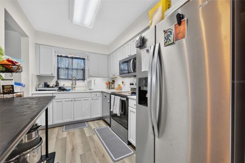 Immobilier commercial à vendre à Orlando, Floride: 4 chambres, 206.8 m2 № 2388946 - photo 10