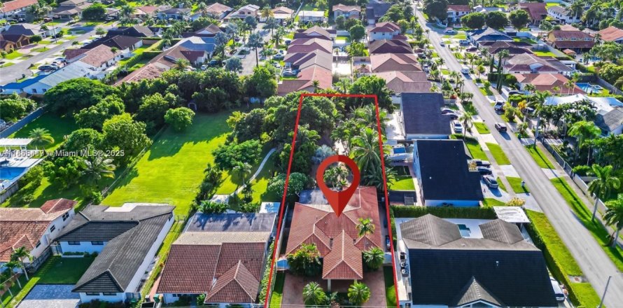 Casa en Miami, Florida 4 dormitorios, 211.35 m2 № 1888383
