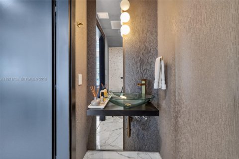 Condo in Miami, Florida, 2 bedrooms  № 2046294 - photo 21