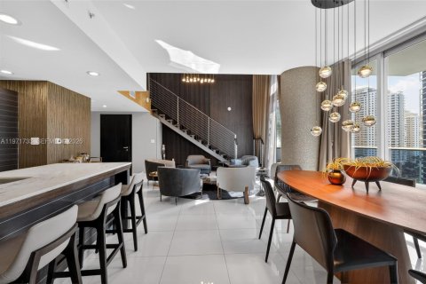 Condo in Miami, Florida, 2 bedrooms  № 2046294 - photo 4