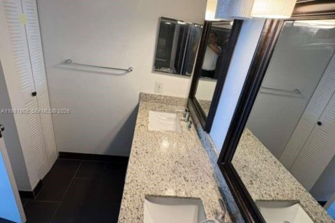 Condo in Aventura, Florida, 3 bedrooms № 2253421 - photo 17