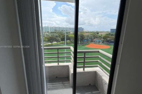 Condo in Aventura, Florida, 3 bedrooms № 2253421 - photo 9