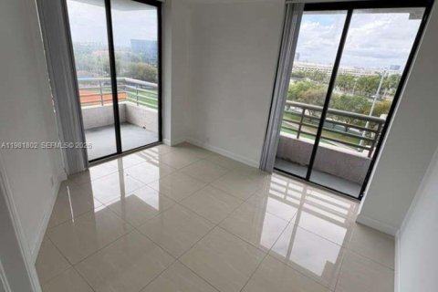 Condo in Aventura, Florida, 3 bedrooms № 2253421 - photo 16